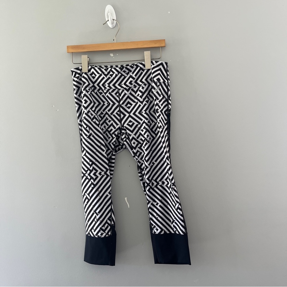 Asics Geometric Black and White Legging Capris Athletic Womens Size Large L